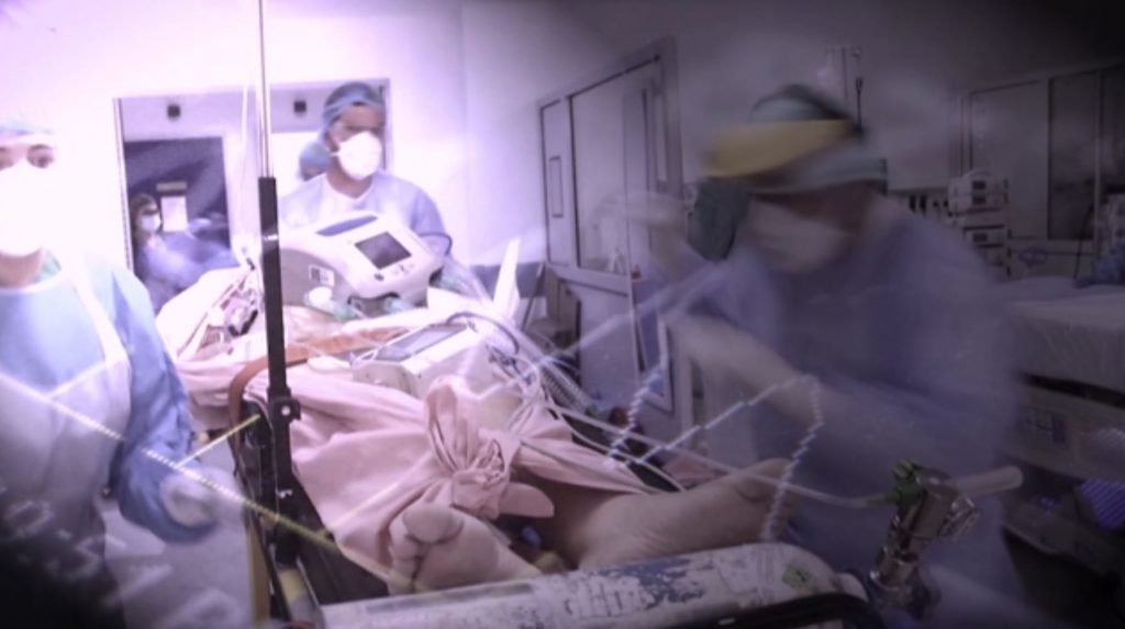 Κορωνοϊός: Οι μεταλλάξεις στέλνουν τους νέους στις ΜΕΘ