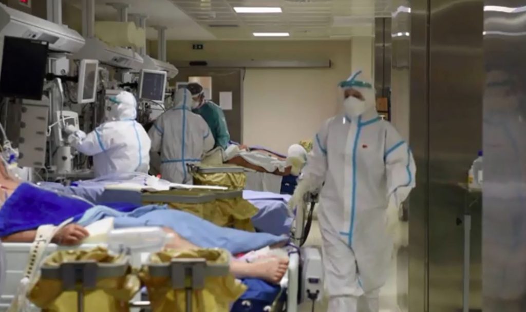 Στο όριό τους τα νοσοκομεία, ξεκίνησαν οι γιατροί που επιτάχθηκαν