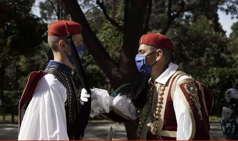 Μοναδικά στιγμιότυπα από την ιστορική παρέλαση