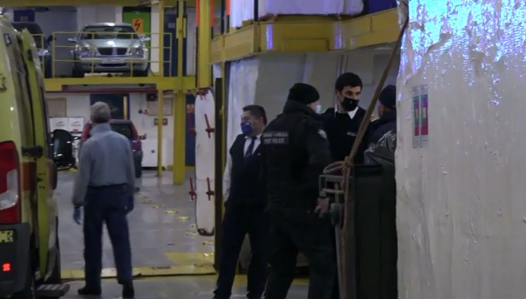 Γέννα εν πλω με «μαιευτήρα» τον καπετάνιο