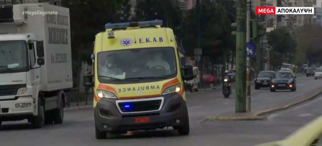 Κορωνοϊός: Οι ήρωες του ΕΚΑΒ – Δραματικές στιγμές για τους διασώστες