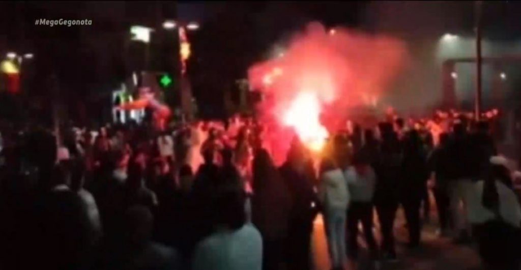 Ξάνθη: Εκατοντάδες καρναβαλιστές ξεχύθηκαν στους δρόμους αψηφώντας τα μέτρα – Απίστευτες εικόνες συνωστισμού