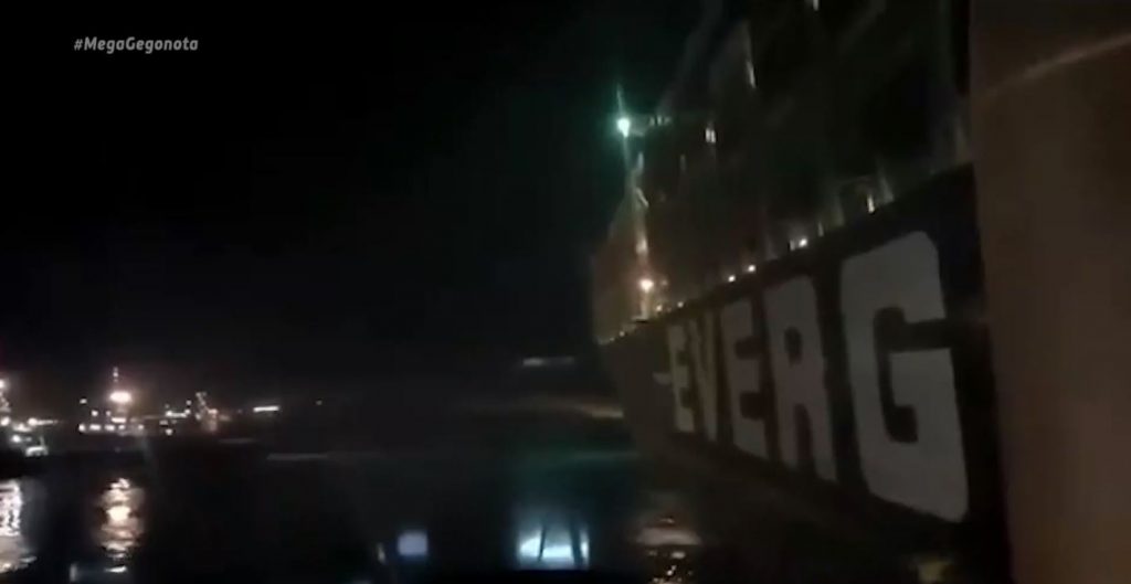 Σουέζ: Καρέ καρέ η γιγαντιαία επιχείρηση αποκόλλησης του EVER GIVEN – 360 πλοία στην αναμονή
