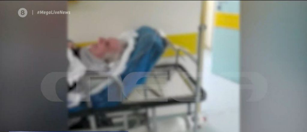 Κορωνοϊός: Με ράντζα προσπαθούν οι γιατροί να εξυπηρετήσουν την πληθώρα των ασθενών