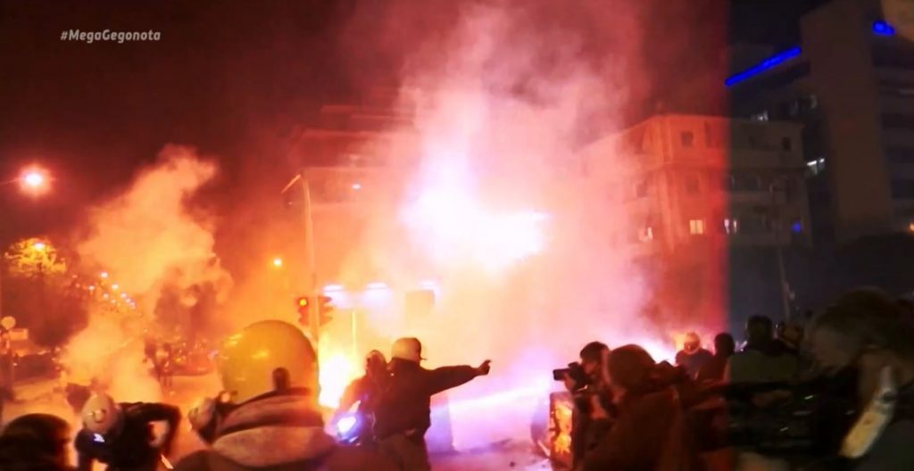 Νέα Σμύρνη: Εφιαλτικές οι περιγραφές των αστυνομικών για τα επεισόδια