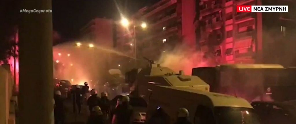 Ένταση στη Νέα Σμύρνη – Επεισόδια, χημικά & τραυματισμός αστυνομικού
