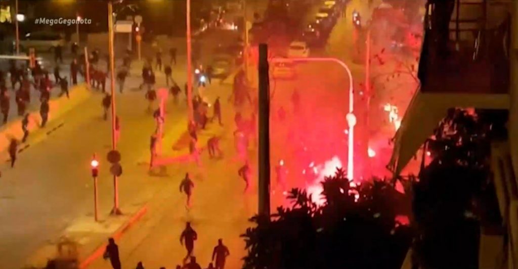 Νέα Σμύρνη: Βαρύ «οπλοστάσιο» εντόπισε η ΕΛ.ΑΣ – Μολότοφ, σιδερόβεργες & λοστοί