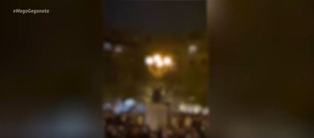 Απίστευτος συνωστισμός με αλκοόλ και Dj σε πλατεία στην Κυψέλη – «Κορωνοπάρτι» και στη Θεσσαλονίκη