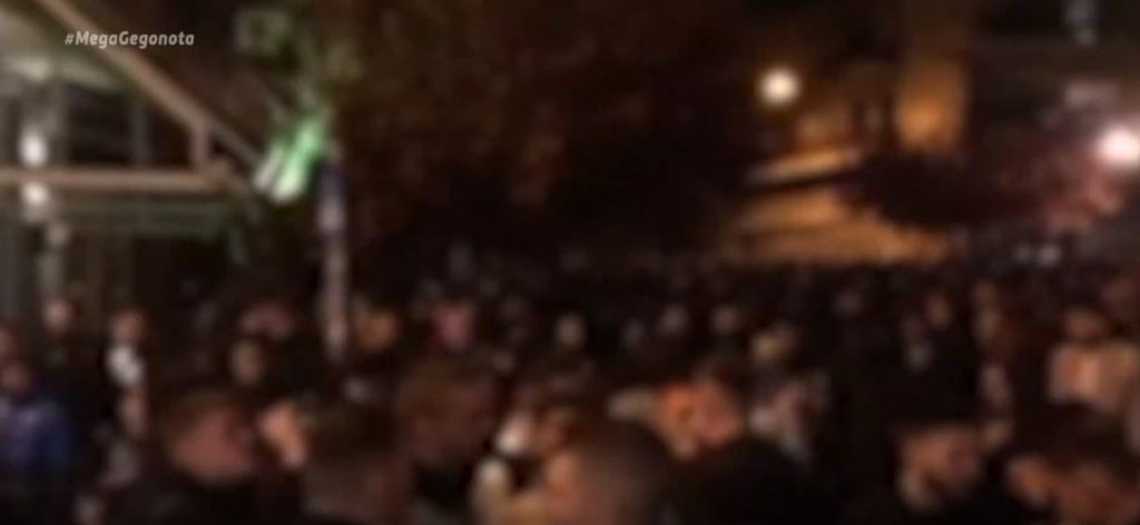 Κορωνοϊός: Ανησυχούν οι ειδικοί για το υψηλό ιικό φορτίο στην Αττική