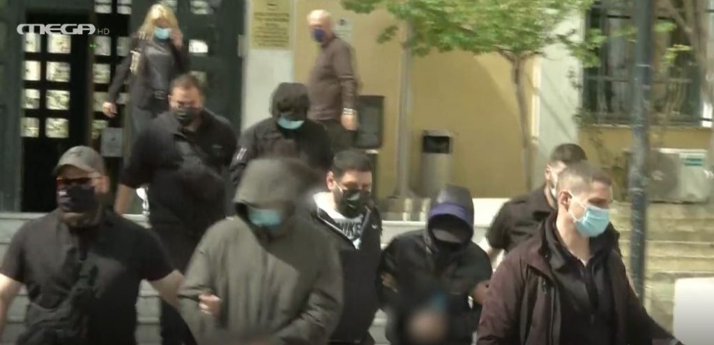 Πώς έφτασε η αστυνομία στη σύλληψη Φουρθιώτη – Ποινική δίωξη για 2 κακουργήματα & 9 πλημμελήματα κατά του παρουσιαστή