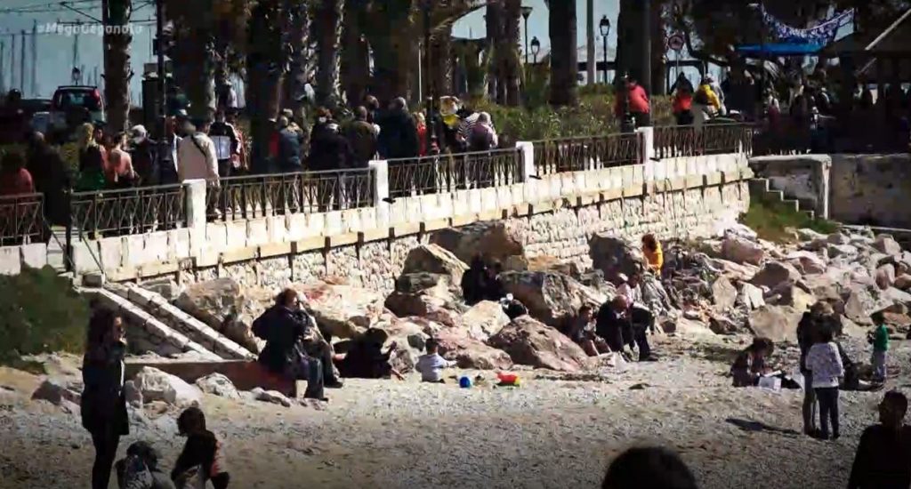 Άρση μέτρων: Μποτιλιάρισμα στους δρόμους – «Πλημμύρισε» από κόσμο η παραλιακή