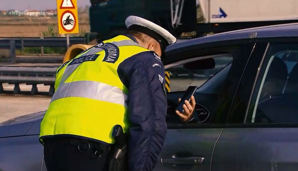 Καμπάνες και… αναστροφές στα διόδια