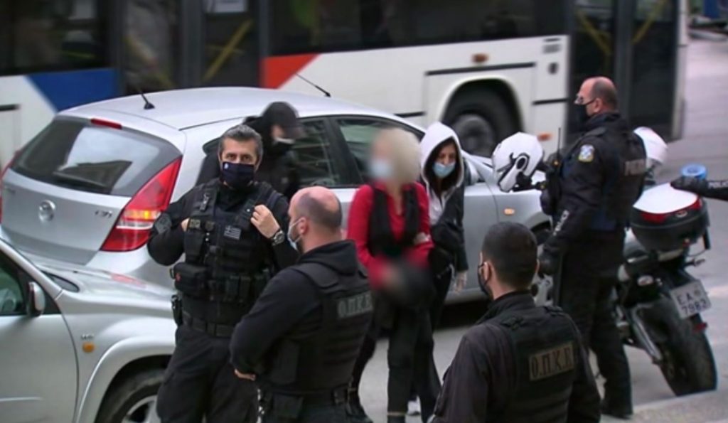 Αναβλήθηκε η δίκη της μητέρας που υποκινούσε μαθητές να μην κάνουν self test