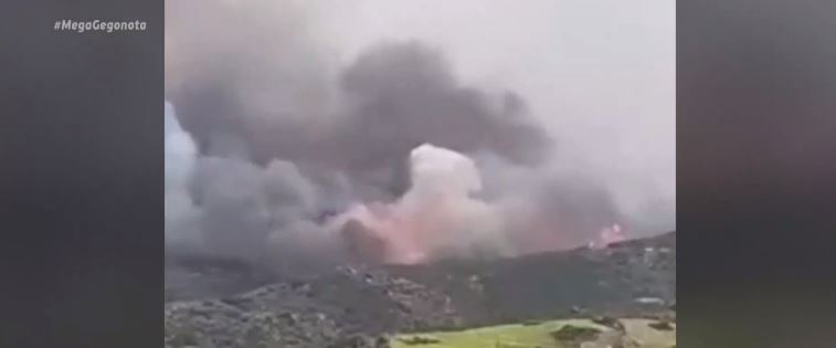 Μαίνεται μεγάλη πυρκαγιά στην Άνδρο – Εκκενώθηκαν δύο χωριά