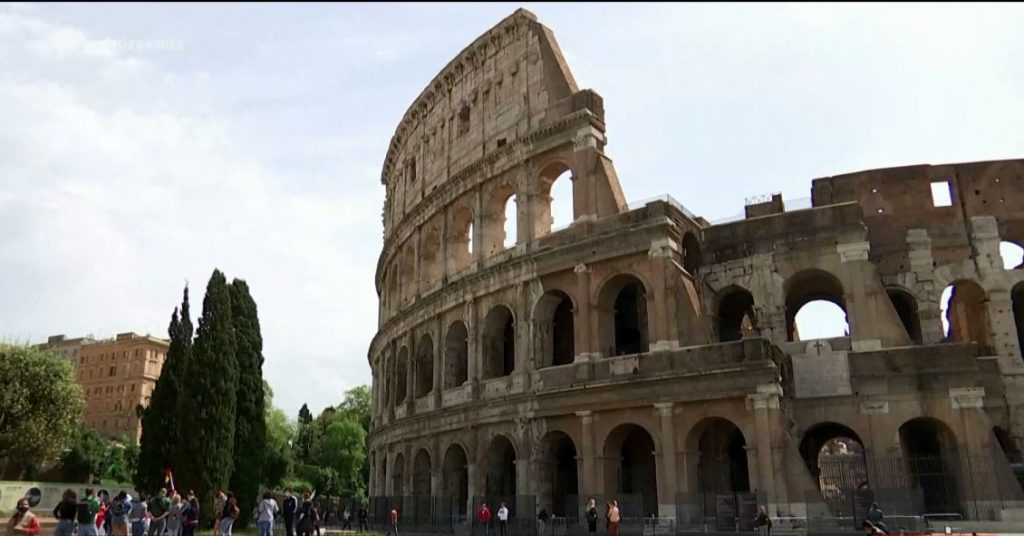 Κορωνοϊός: Χαλάρωσαν τα μέτρα στην Ιταλία, αυστηρό lockdown στην Τουρκία