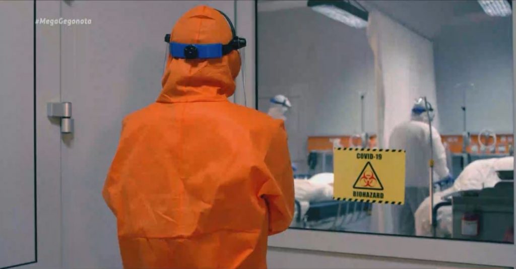 Κορωνοϊός: «Λυγίζουν» υπό το βάρος της πανδημίας τα νοσοκομεία – Ουρές ασθενοφόρων, γεμάτες οι ΜΕΘ