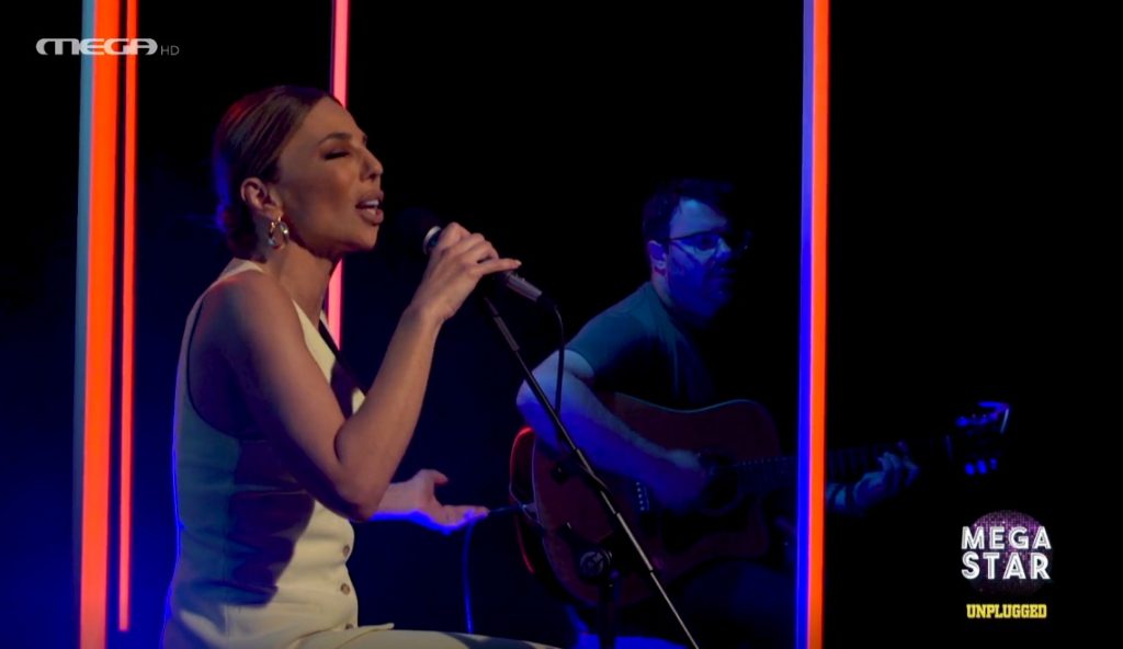 Η Κέλλυ Κελεκίδου τραγουδάει unplugged το «Βασανίζομαι»