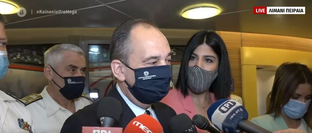 Αυτοψία Πλακιωτάκη στο λιμάνι του Πειραιά – Στο 85% η πληρότητα στα πλοία από σήμερα