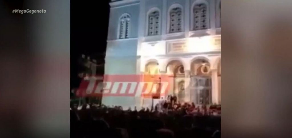 Πάτρα: Εκατοντάδες νέοι γλεντούσαν μέχρι το πρωί στην πλατεία της Παντάνασσας