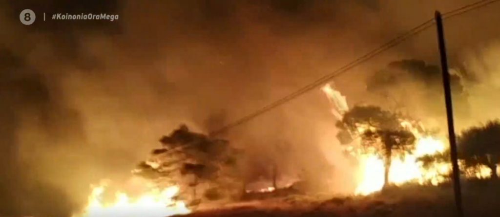 Νύχτα κόλασης στον Σχίνο Λουτρακίου: Σε εξέλιξη μεγάλη πυρκαγιά – Εκκενώθηκαν οικισμοί – Ζημιές σε σπίτια