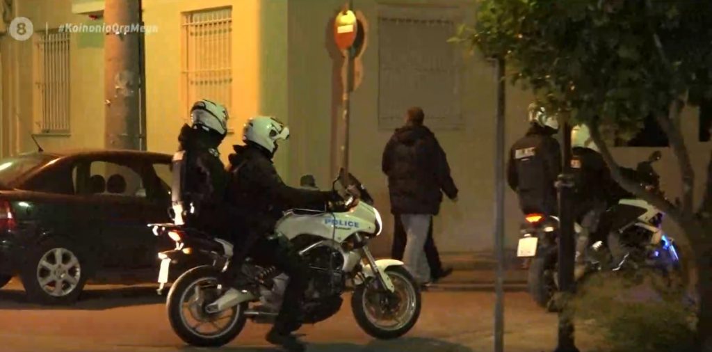 Φάκελο με 500 ονόματα ποινικών παρέδωσε στον Άρειο Πάγο ο Χρυσοχοΐδης – Τι ζητά από τον εισαγγελέα