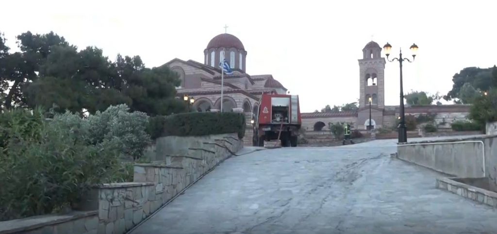 Πυρκαγιά στην Κορινθία: «Έγλειψαν» το μοναστήρι του Αγ. Ιωάννη οι φλόγες – Γ. Πατούλης: Υπάρχουν πολλές διάσπαρτες εστίες