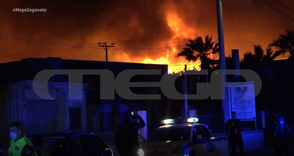 Ολονύχτια «μάχη» με τις φλόγες σε Κορινθία και Μέγαρα: Σπίτια παραδόθηκαν στις φλόγες – Εικόνες καταστροφής