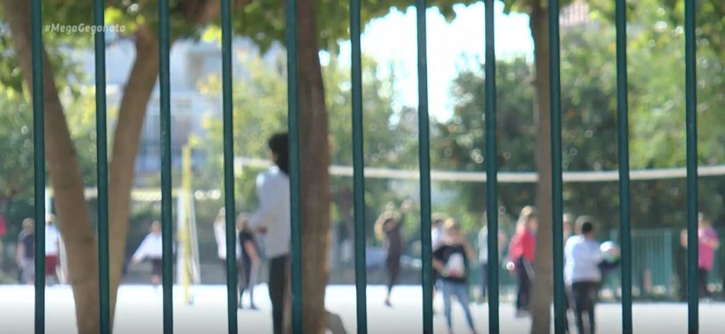 Ανοίγουν αύριο νηπιαγωγεία, δημοτικά και γυμνάσια – Με υποχρεωτικό self-test μαθητές και εκπαιδευτικοί στις τάξεις