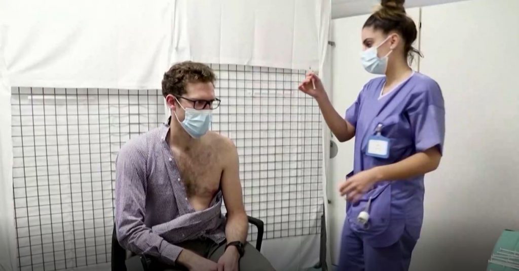 Με γοργούς ρυθμούς προχωράει το πρόγραμμα «Ελευθερία»: Ξεπέρασαν τους 3,64 εκατ. οι εμβολιασμοί