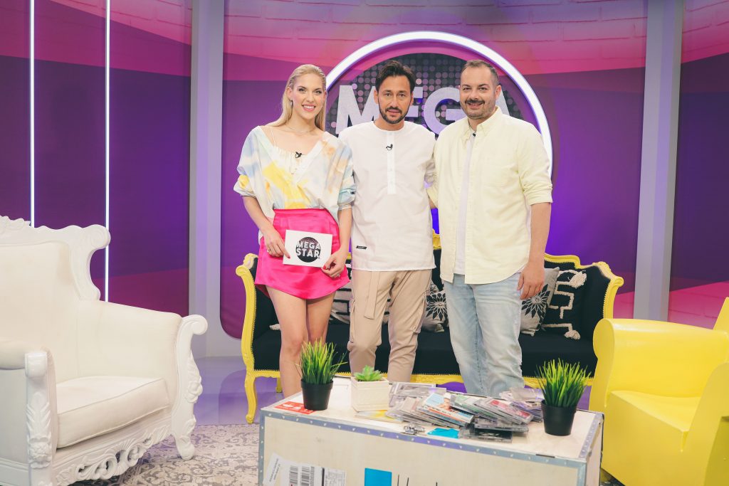 MEGA STAR: Το Σάββατο στις 12.00 ο Πάνος Καλίδης τραγουδά «Σαν Τρελός»
