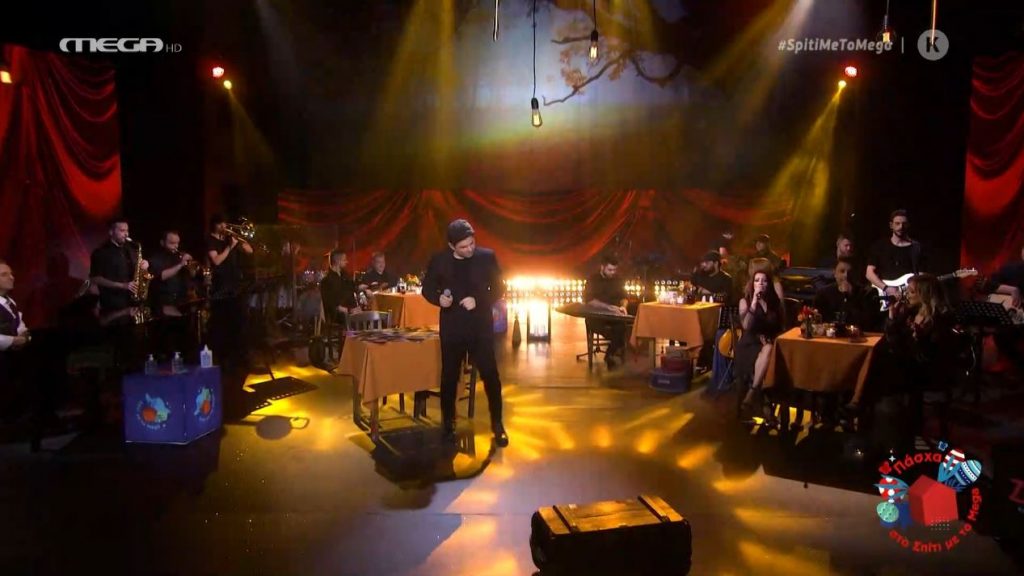 Νίκος Κουρκούλης: «Αφιερωμένο» και «Σε περιμένω» στη σκηνή του MEGA