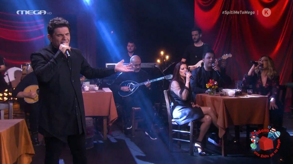 «Τα παιδιά των φαναριών»: Μαγεύει ο Νίκος Κουρκούλης το βράδυ της Ανάστασης