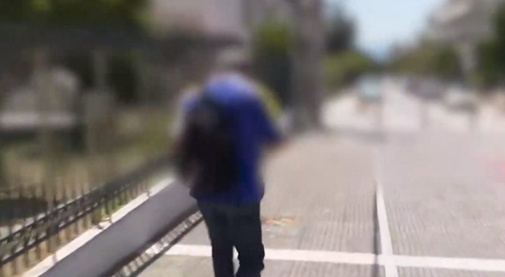 Πειθαρχικός έλεγχος για τον καθηγητή που συνεχίζει να μην φοράει μάσκα και να διαδίδει σενάρια συνωμοσίας