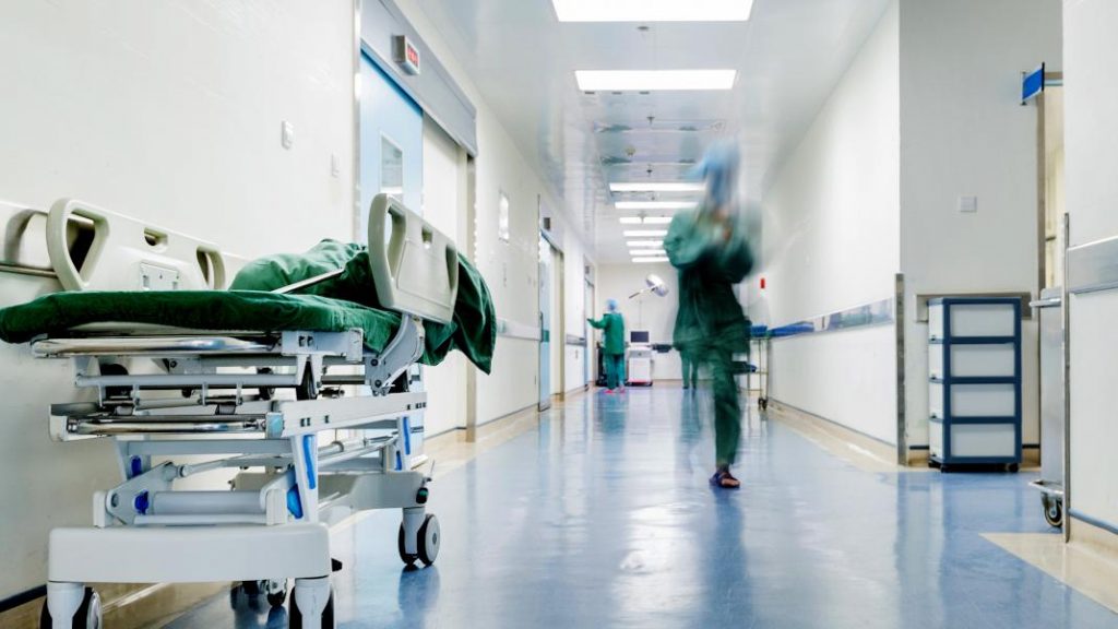 1.585 νέα κρούσματα και 40 θάνατοι – Στους 521 οι διασωληνωμένοι