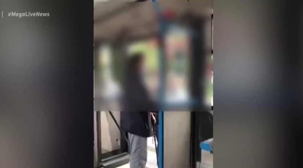 Ο γιος του ηλικιωμένου που δέχθηκε επίθεση από τον οδηγό του ΟΑΣΘ στο LIVE NEWS
