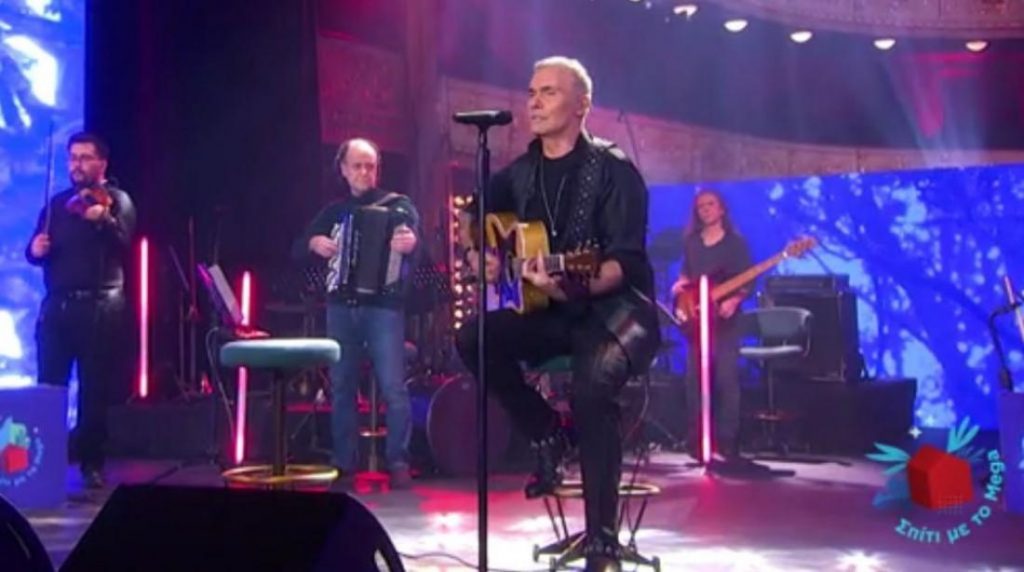 Ο Στέλιος Ρόκκος ακολουθεί τις υψηλές θερμοκρασίες με «Θάλασσα» και «Καλοκαίρια»