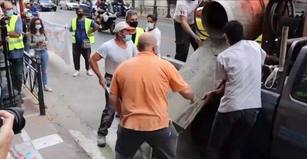 Εργασιακό: Σφοδρή πολιτική σύγκρουση μετά τις δηλώσεις Χατζηδάκη για τα… ρεπό – Συγκρούσεις έξω από το υπουργείο