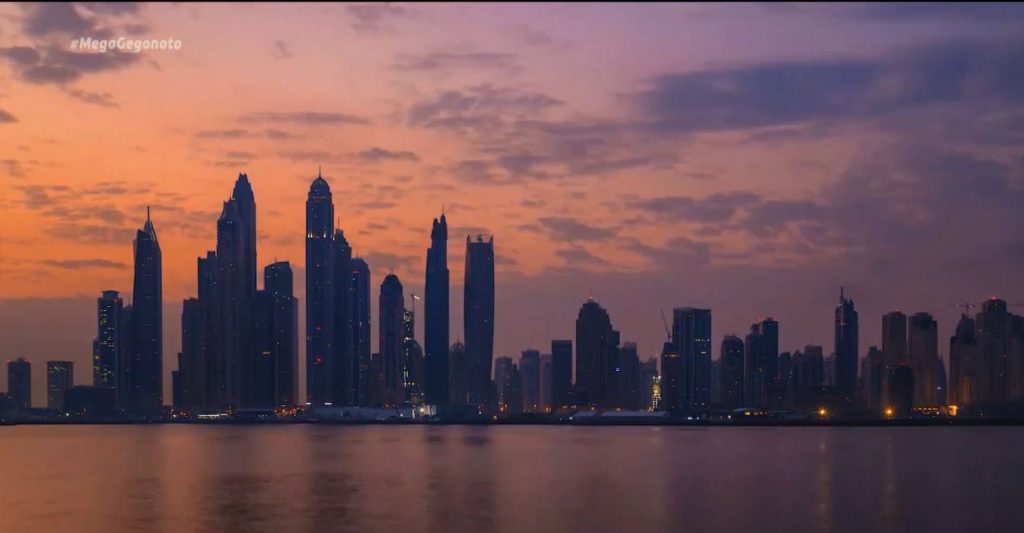 Ντουμπάι: Σούβλες με οβελία & κοκορέτσι δίπλα στο κύμα – Δεκάδες Έλληνες στο Εμιράτο για Πάσχα