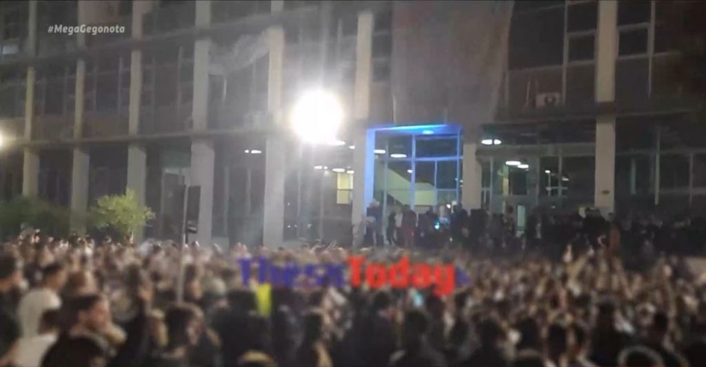 Lockdown: Συναγερμός για τα υπαίθρια γλέντια & τα κορωνοπάρτι