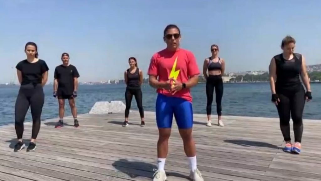 Θεσσαλονίκη: Ξεκίνησε γυμναστική στην καραντίνα και έγινε το απόλυτο trend της πόλης