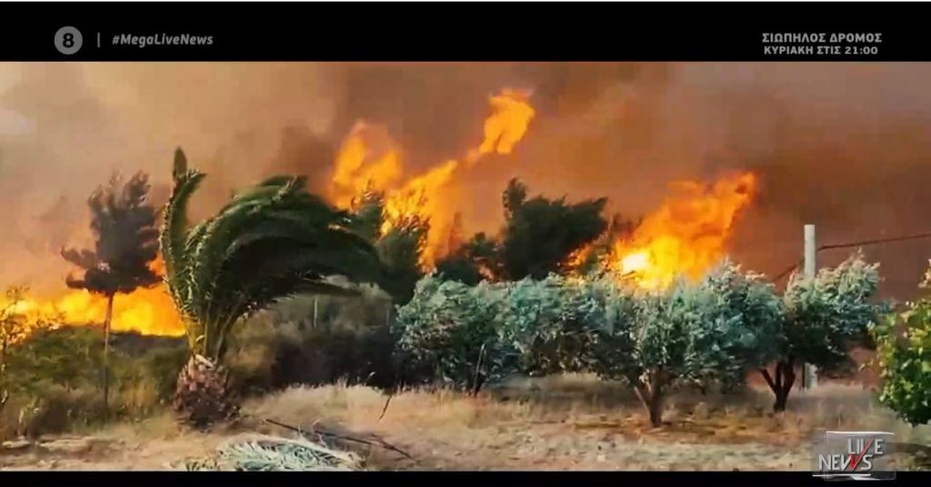 Φωτιά: Αναζωπυρώσεις στα μέτωπα σε Δυτική Αττική & Κορινθία – Εκκενώνονται οικισμοί στα Μέγαρα