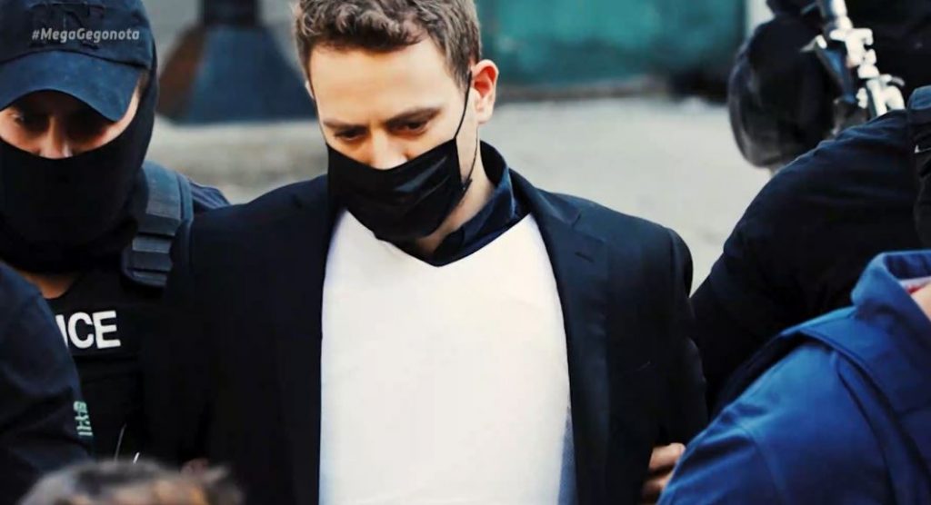 Συζυγοκτόνος: Τρεις αντιφατικές εκδοχές για το πώς σκότωσε την Καρολάιν