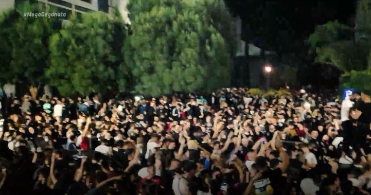 ΑΠΘ: Νέο «κορωνο-πάρτι» με πυρσούς, μουσική, και χιλιάδες άτομα χώρις μάσκες