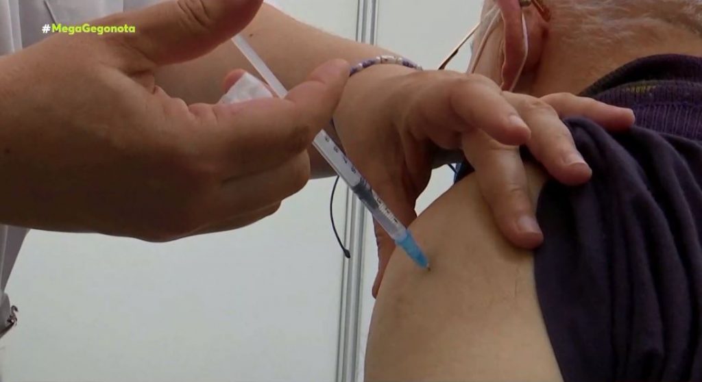 «Πηγαίνετε όλοι να εμβολιαστείτε» η προτροπή της κυβέρνησης