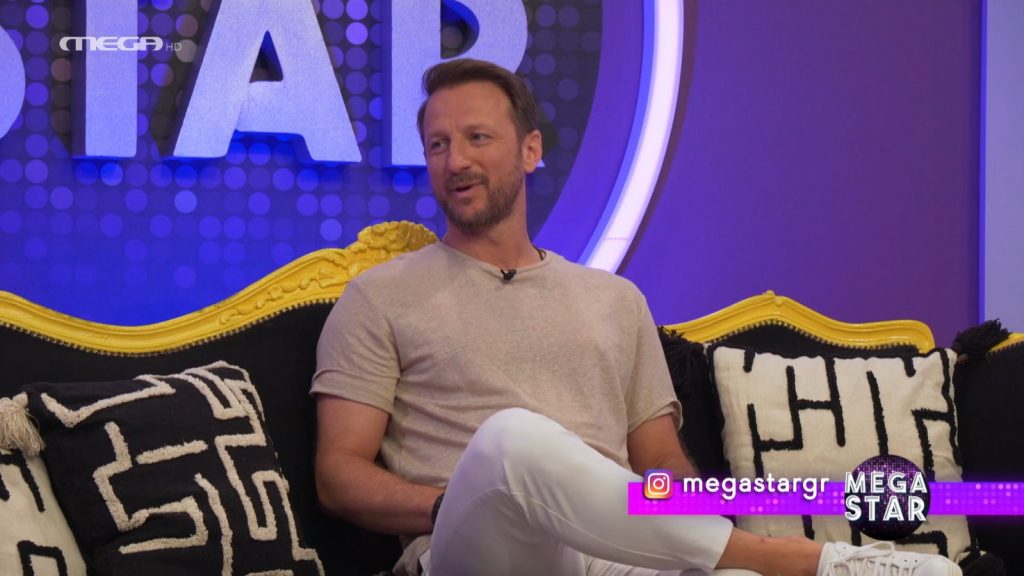 Κώστας Καραφώτης: «Με στήριξαν σε κάθε μου βήμα» – Τι αποκαλύπτει για τους γονείς του όταν τους είπε ότι θα γίνει τραγουδιστής