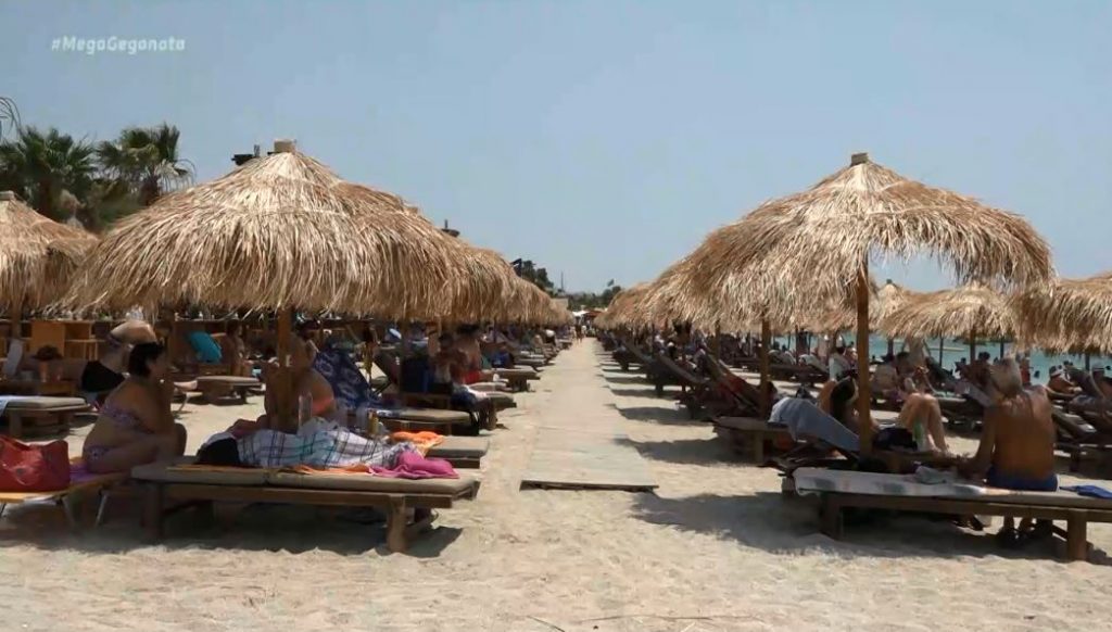 Γέμισαν με κόσμο οι παραλίες, λίγο πριν τον καύσωνα