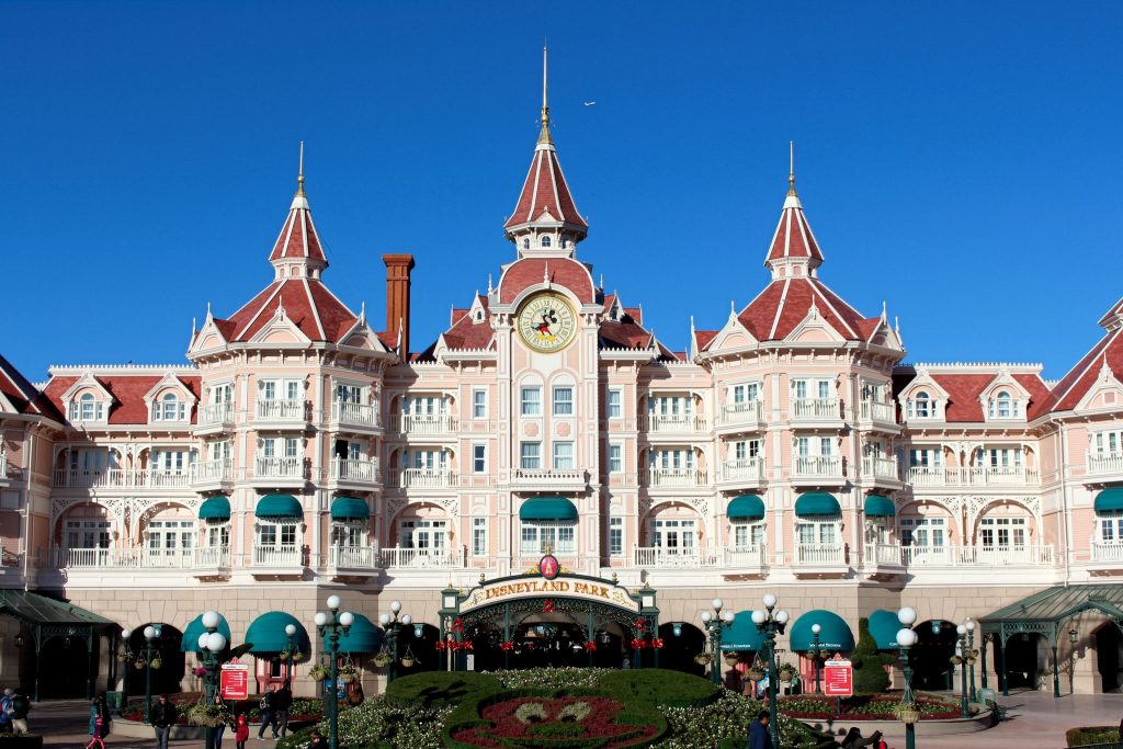 Ανοίγει σήμερα μετά από ένα χρόνο η Disneyland στο Παρίσι