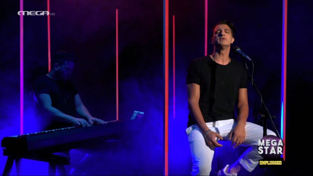 Ο Δήμος Αναστασιάδης unplugged στο MEGA STAR