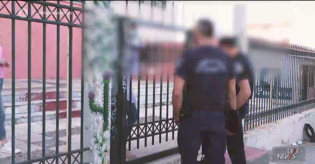 Γλυφάδα: Αμετανόητος & προκλητικός ο αρνητής καθηγητής – Αποχή μαθητών στο σχολείο