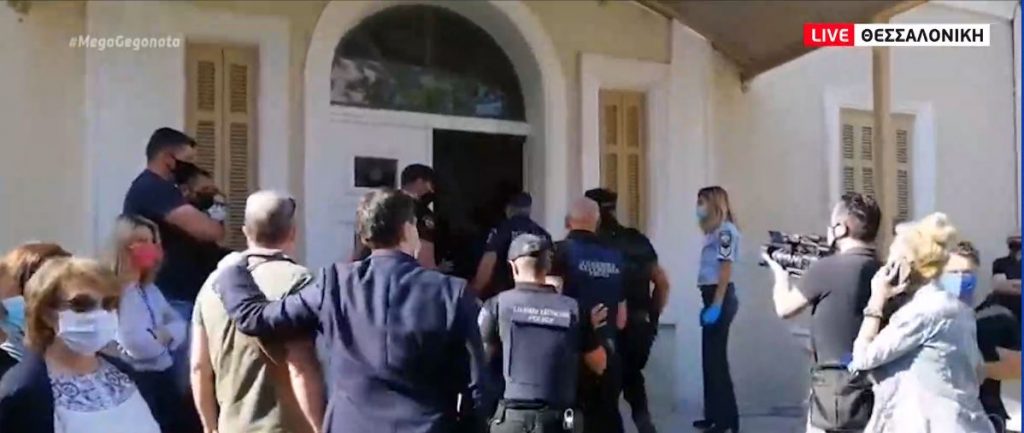 Κοζάνη: «Ζωντάνεψε» ο εφιάλτης της επίθεσης με το τσεκούρι στη ΔΟΥ – Διεκόπη η δίκη